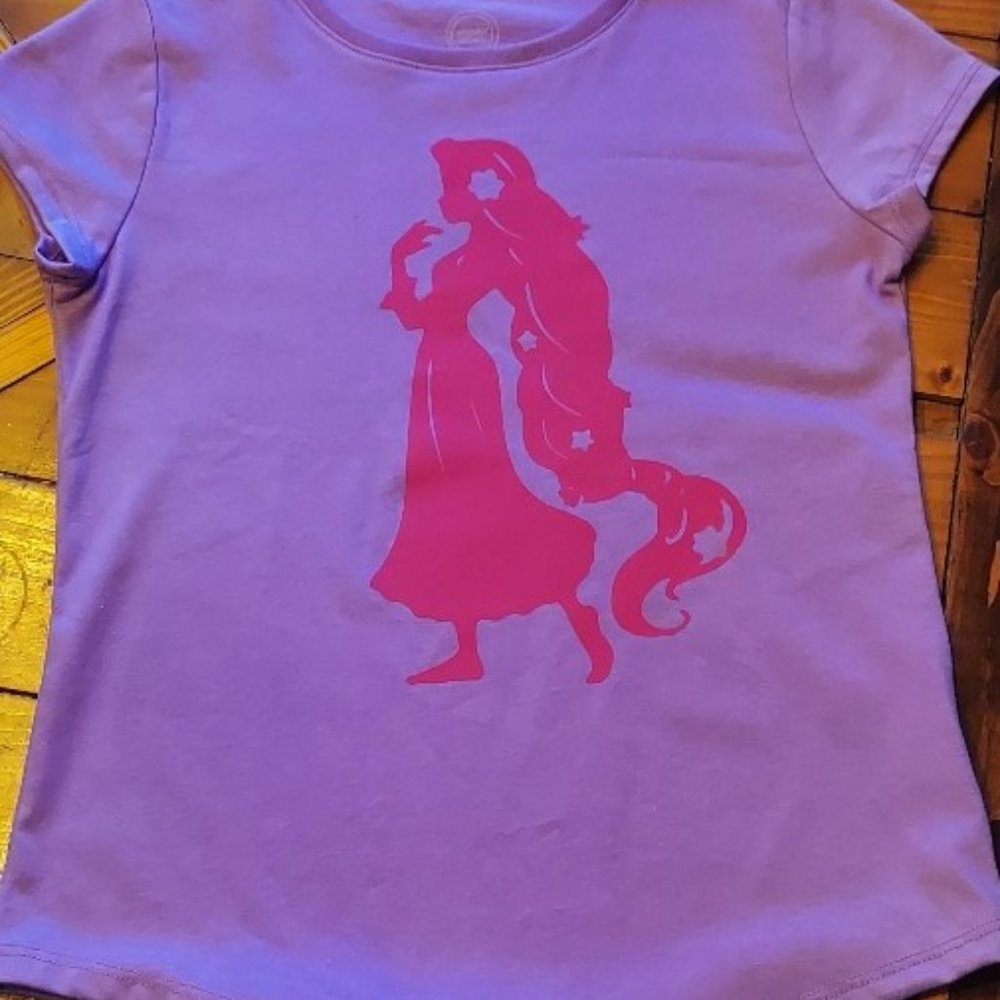 Rapunzel Graphic T-Shirt Size M in girls